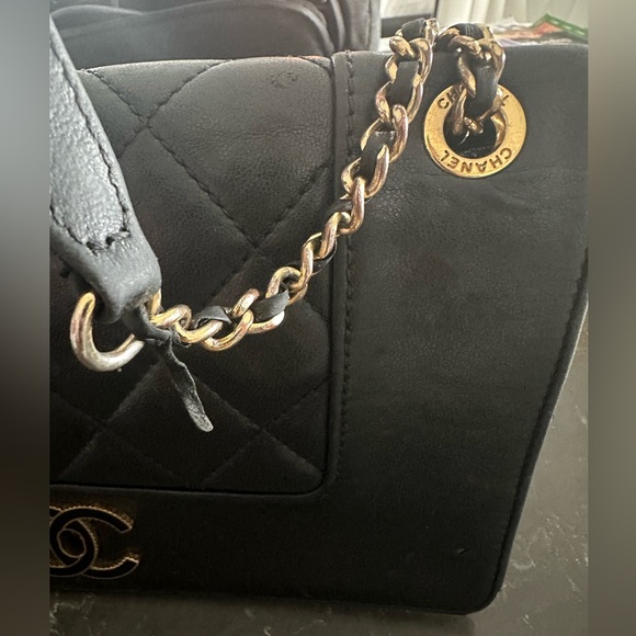 Chanel Black Quilted Leather Shoulder Bag - Picture 7 of 16